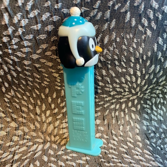 PEZ Blue Penguin Dispenser - Picture 2 of 4